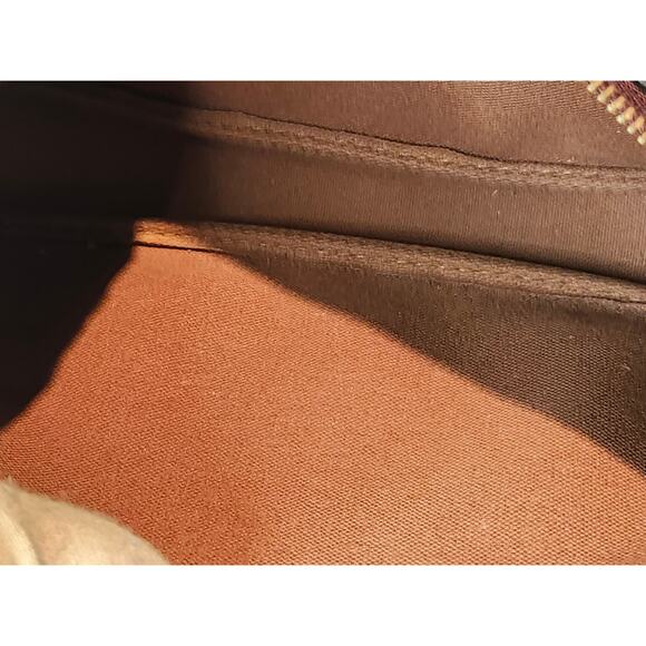 Louis Vuitton Pochette Accessoires Monogram Canvas Shoulder Bag LV Gold Strap - Picture 11 of 14